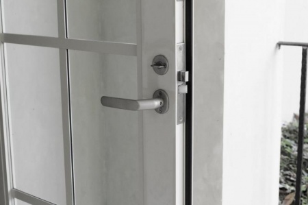 Poser une porte d'entr&eacute;e alu isole mieux pr&egrave;s de Sarreguemines